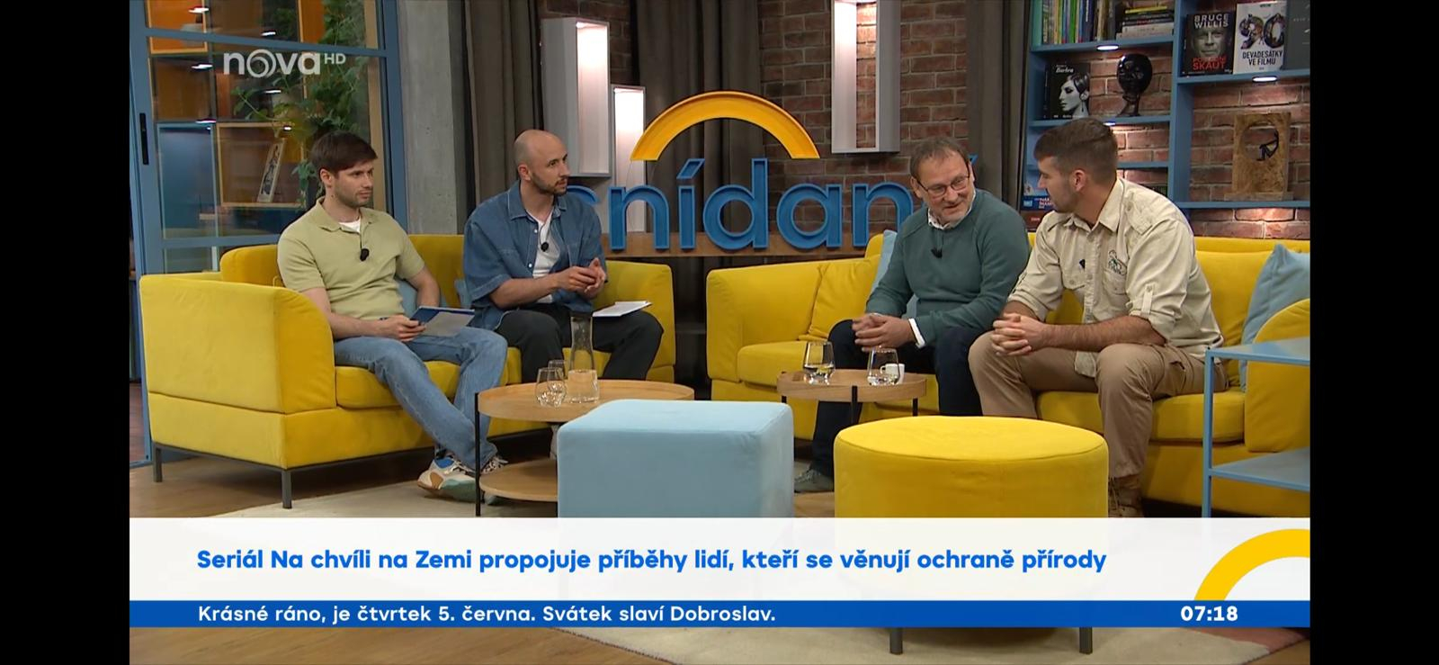 Seriál Na chvíli na Zemi ve Snídani s Novou